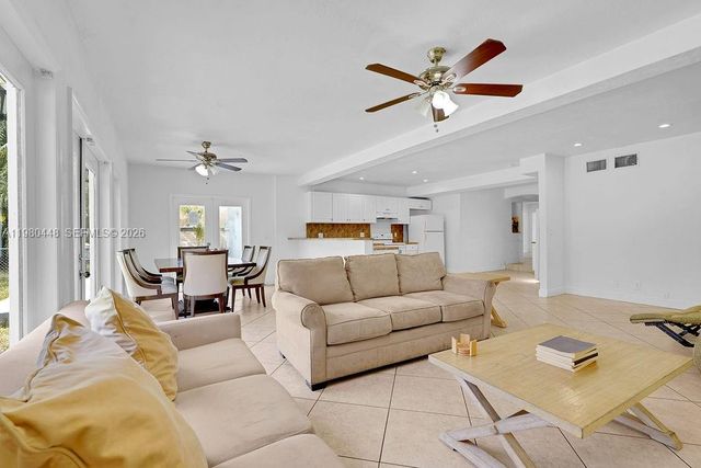 2417 Pierce St -, Hollywood, FL 33020