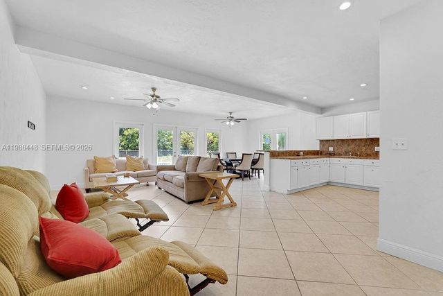 2417 Pierce St -, Hollywood, FL 33020