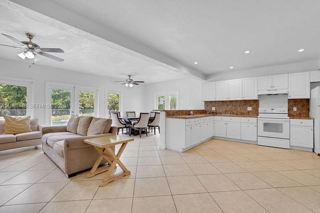 2417 Pierce St -, Hollywood, FL 33020