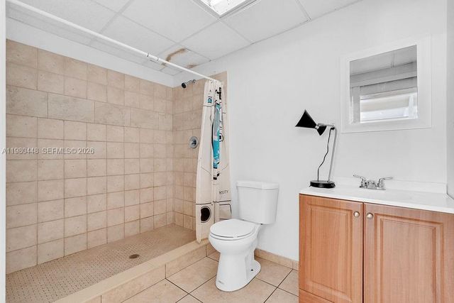 2417 Pierce St -, Hollywood, FL 33020