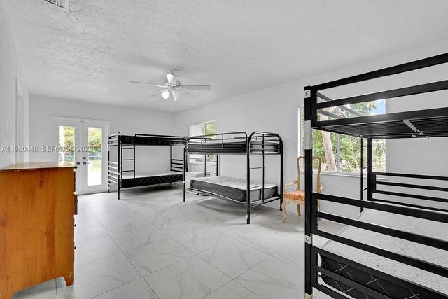 2417 Pierce St -, Hollywood, FL 33020