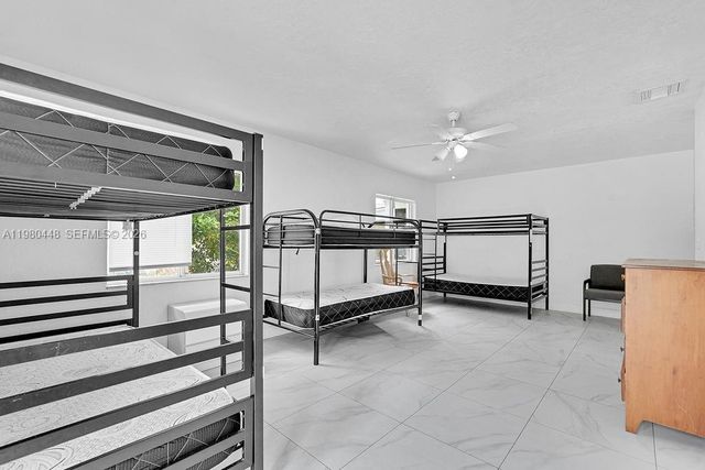 2417 Pierce St -, Hollywood, FL 33020
