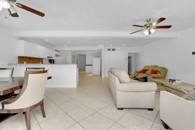 2417 Pierce St -, Hollywood, FL 33020