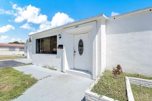 2417 Pierce St -, Hollywood, FL 33020