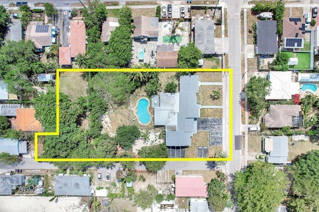 2417 Pierce St -, Hollywood, FL 33020