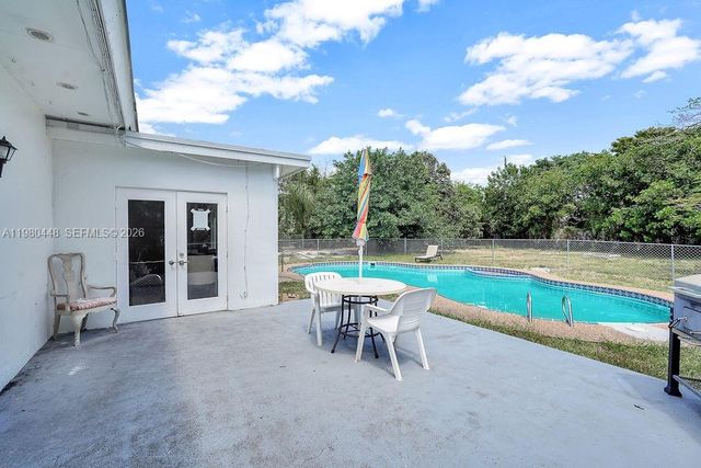 2417 Pierce St -, Hollywood, FL 33020