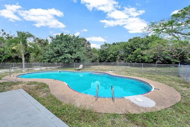 2417 Pierce St -, Hollywood, FL 33020