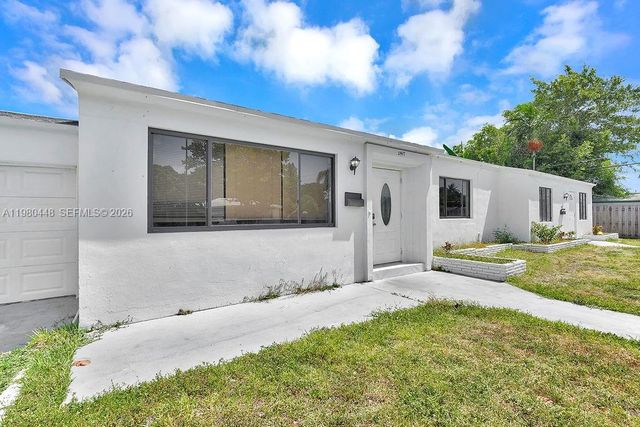 2417 Pierce St -, Hollywood, FL 33020