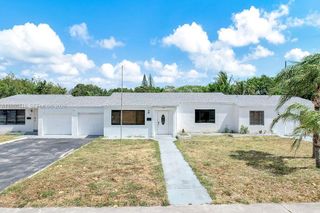 2417 Pierce St -, Hollywood, FL 33020