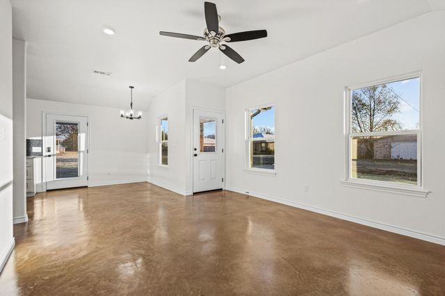 401 N White Oak, Dodd City, TX 75438