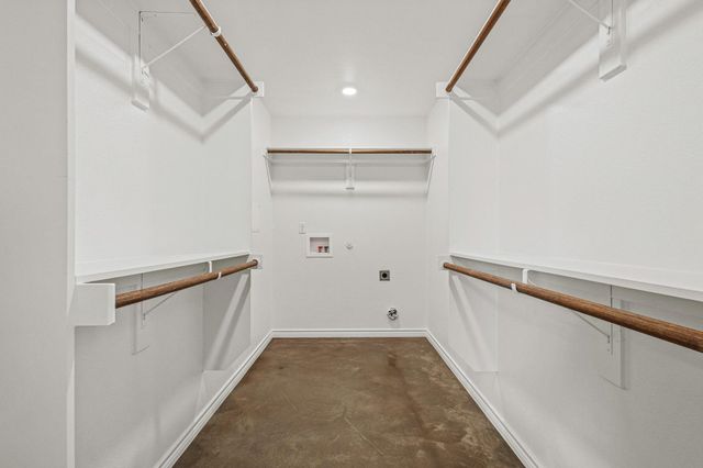 401 N White Oak, Dodd City, TX 75438