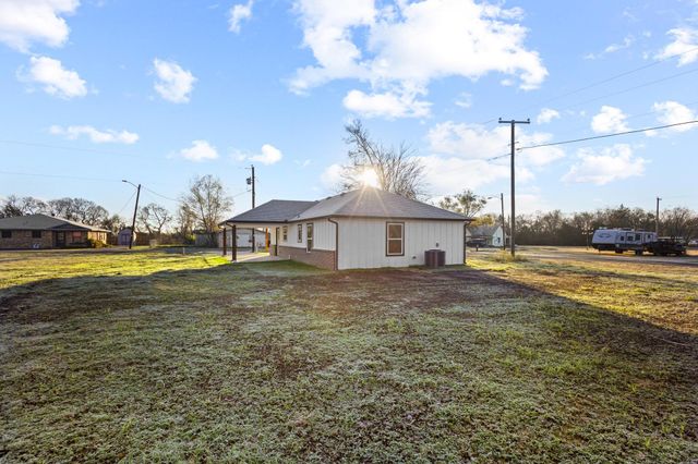 401 N White Oak, Dodd City, TX 75438