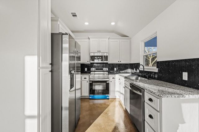 401 N White Oak, Dodd City, TX 75438