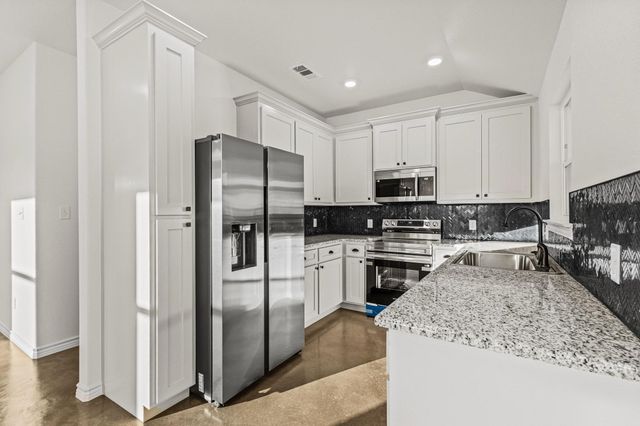 401 N White Oak, Dodd City, TX 75438