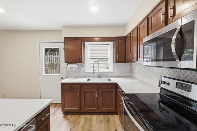 11310 Deham Dr, Louisville, KY 40241
