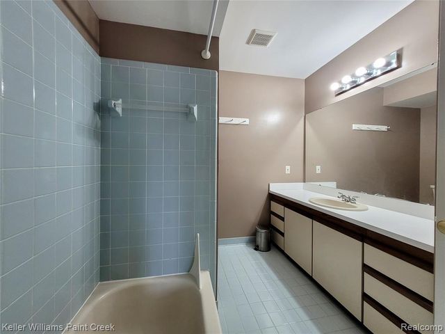 1506 Meadow Side Drive, Rochester Hills, MI 48307