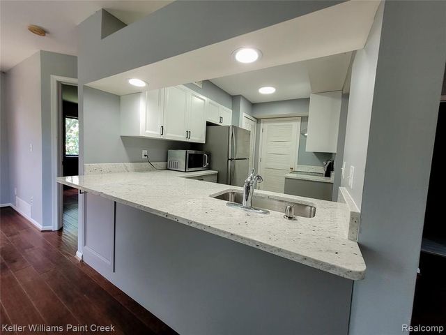 1506 Meadow Side Drive, Rochester Hills, MI 48307