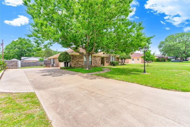 1308 Cindy Court, Cleburne, TX 76033