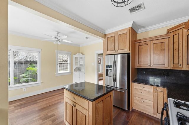 3211 Beauchamp Street, Houston, TX 77009