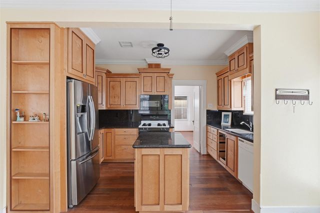 3211 Beauchamp Street, Houston, TX 77009