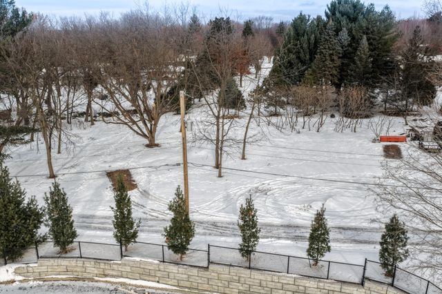 130x Dodd Road, Mendota Heights, MN 55118