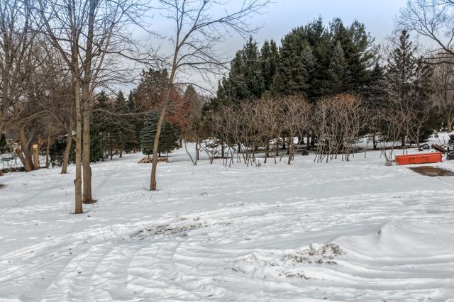 130x Dodd Road, Mendota Heights, MN 55118