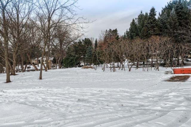 130x Dodd Road, Mendota Heights, MN 55118