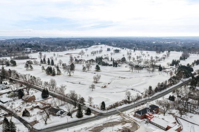 130x Dodd Road, Mendota Heights, MN 55118