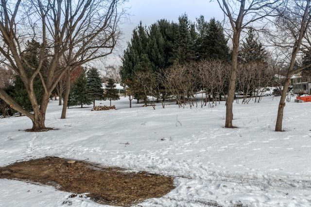 130x Dodd Road, Mendota Heights, MN 55118