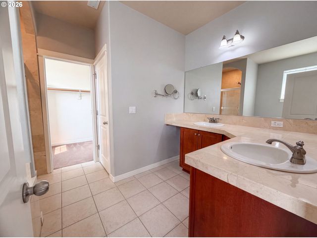 13049 Se MEADEHILL Ave, Happy Valley, OR 97086