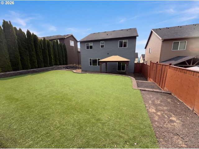 13049 Se MEADEHILL Ave, Happy Valley, OR 97086