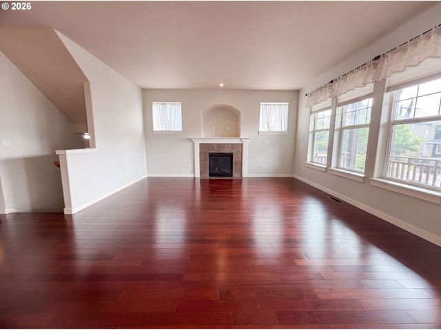 13049 Se MEADEHILL Ave, Happy Valley, OR 97086