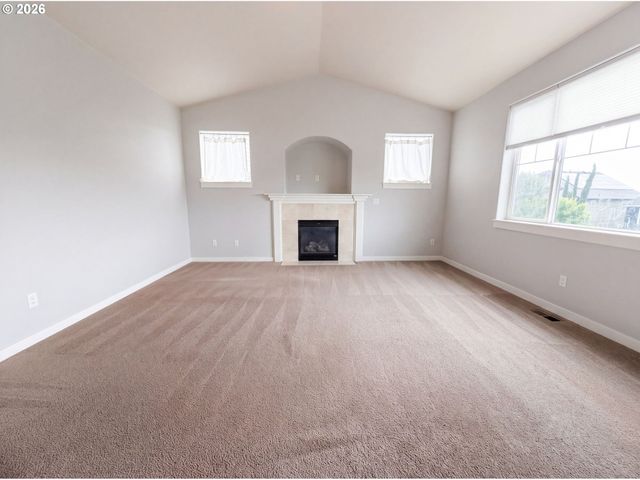 13049 Se MEADEHILL Ave, Happy Valley, OR 97086