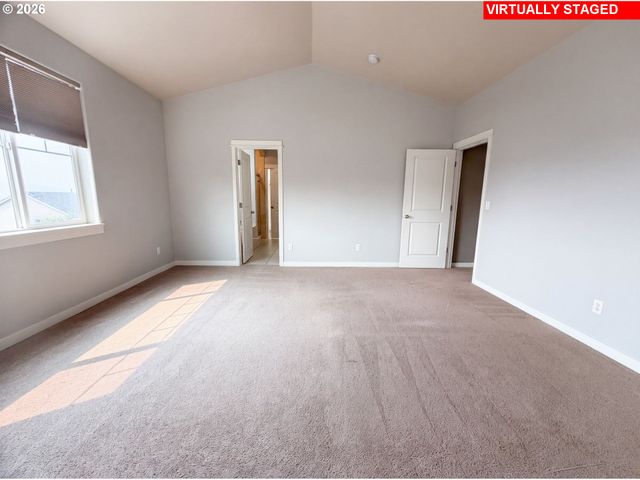 13049 Se MEADEHILL Ave, Happy Valley, OR 97086