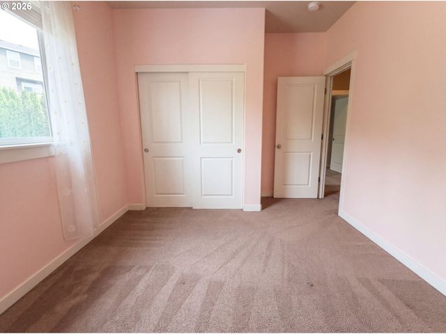 13049 Se MEADEHILL Ave, Happy Valley, OR 97086