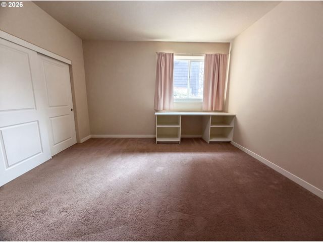 13049 Se MEADEHILL Ave, Happy Valley, OR 97086