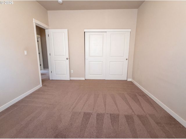 13049 Se MEADEHILL Ave, Happy Valley, OR 97086