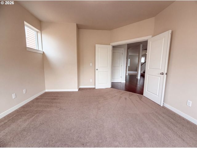 13049 Se MEADEHILL Ave, Happy Valley, OR 97086