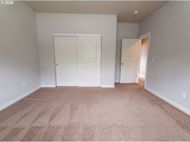 13049 Se MEADEHILL Ave, Happy Valley, OR 97086