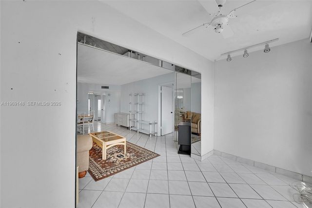 7960 N Sunrise Lakes Dr 311, Sunrise, FL 33322