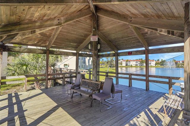 7960 N Sunrise Lakes Dr 311, Sunrise, FL 33322