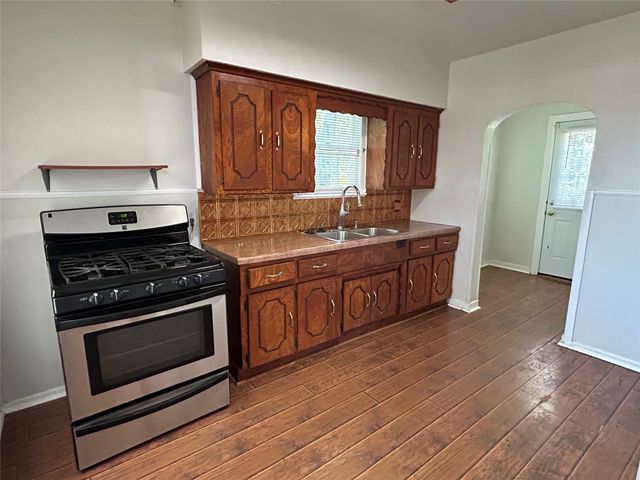 640 E Pleasant Run Road, Desoto, TX 75115