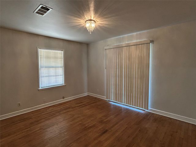 640 E Pleasant Run Road, Desoto, TX 75115