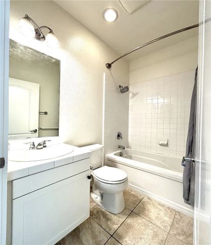 5510 W 149th Place 16, Hawthorne, CA 90250