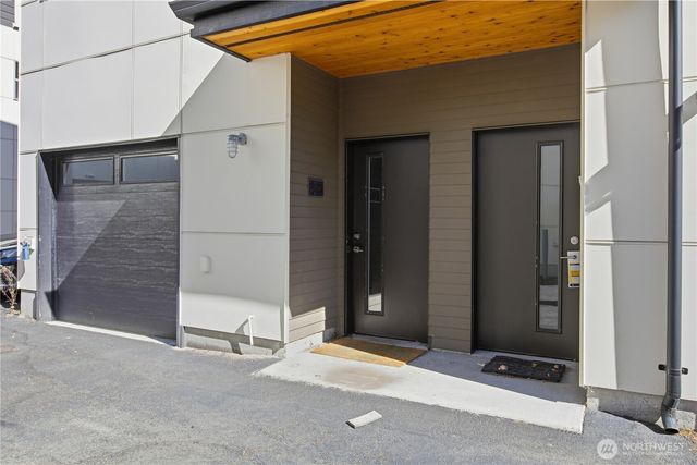 4206 S Greenbelt Station Drive, Seattle, WA 98118