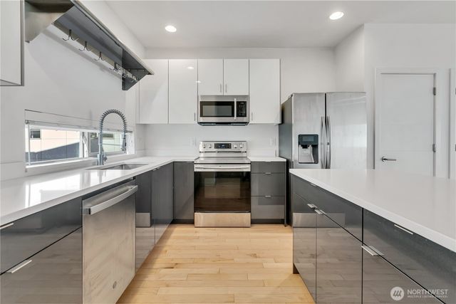 4206 S Greenbelt Station Drive, Seattle, WA 98118