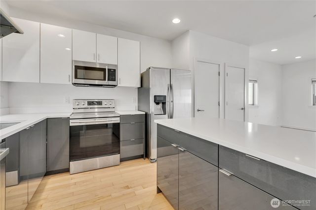 4206 S Greenbelt Station Drive, Seattle, WA 98118