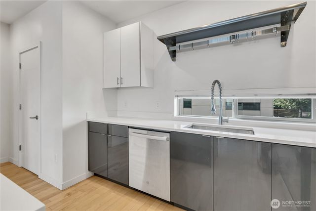 4206 S Greenbelt Station Drive, Seattle, WA 98118