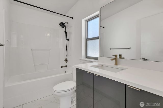 4206 S Greenbelt Station Drive, Seattle, WA 98118