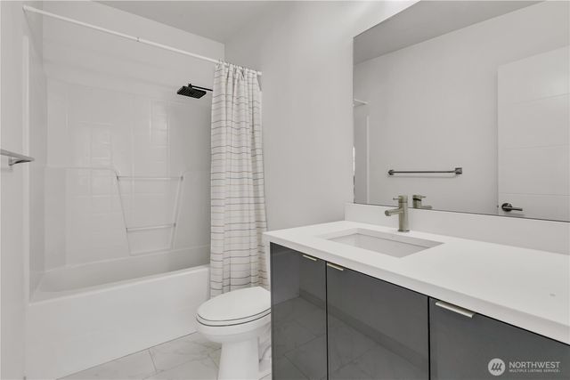 4206 S Greenbelt Station Drive, Seattle, WA 98118